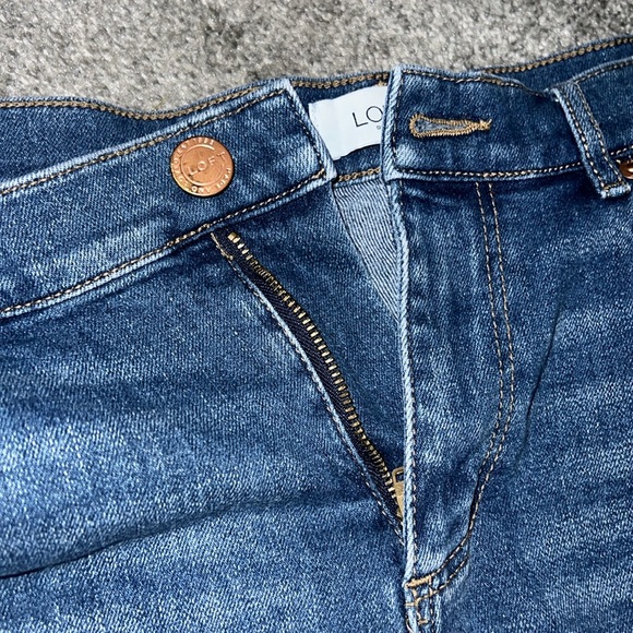 Loft shorts frayed at the bottom - 4in - Picture 3 of 4